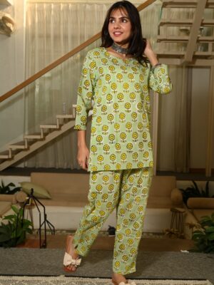 collection *🎉 NEW COLLECTION🎉 🍁 Trending Top & Bottom Night Suit Sets in Pure Cotton Cambric Hand Block & Jaipuri Printed 🍁 💫COTTON TOP💫 Size. Bust. Shoulder. Sleeve S 38 15.5 17 M 40 16 17 L 42 16.5 17 XL. 44 17 17 XXL 46 17.5 17